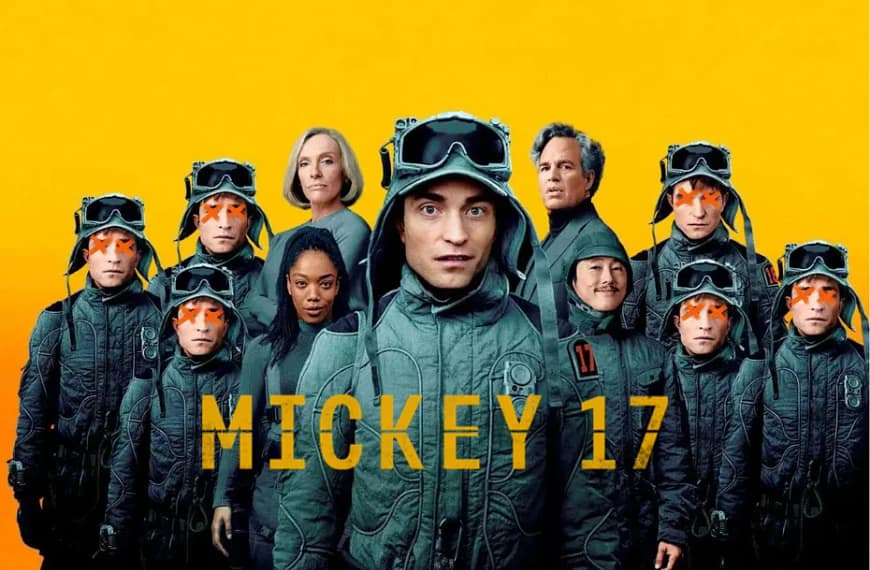 [รีวิว] Mickey 17 : มิกกี้ 17 (2025) | ตายวนไปให้สุดติ่ง กับไซไฟตลกร้ายที่โคตรจะวายป่วง!